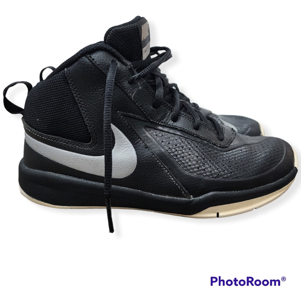Boy's NIKE Size 5Y